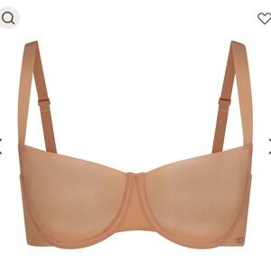 SKIMS NO SHOW UNLINED BALCONETTE BRA
OCHRE / 36 / C